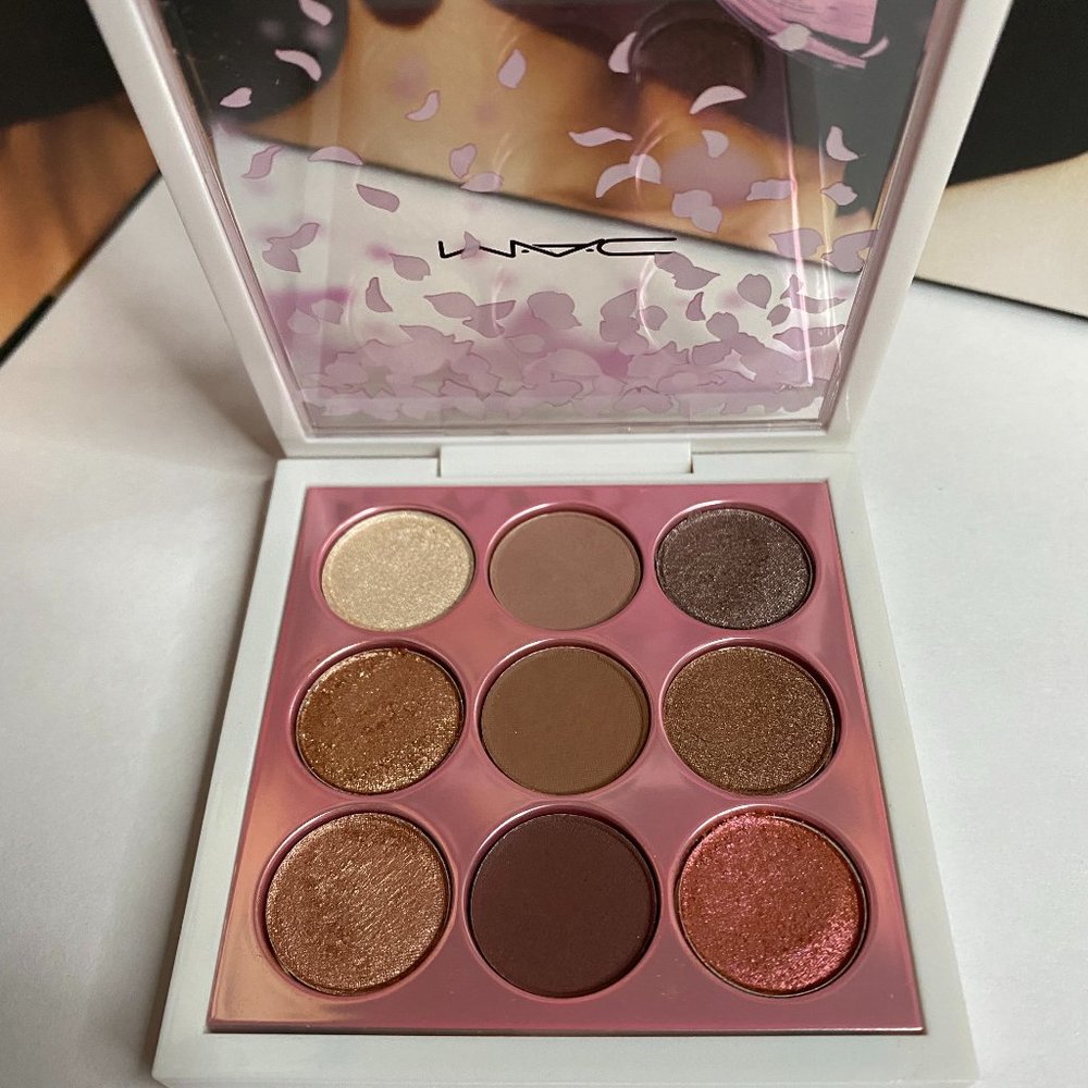 LE MAC Eyeshadow Palette in Kabuki Doll x 9